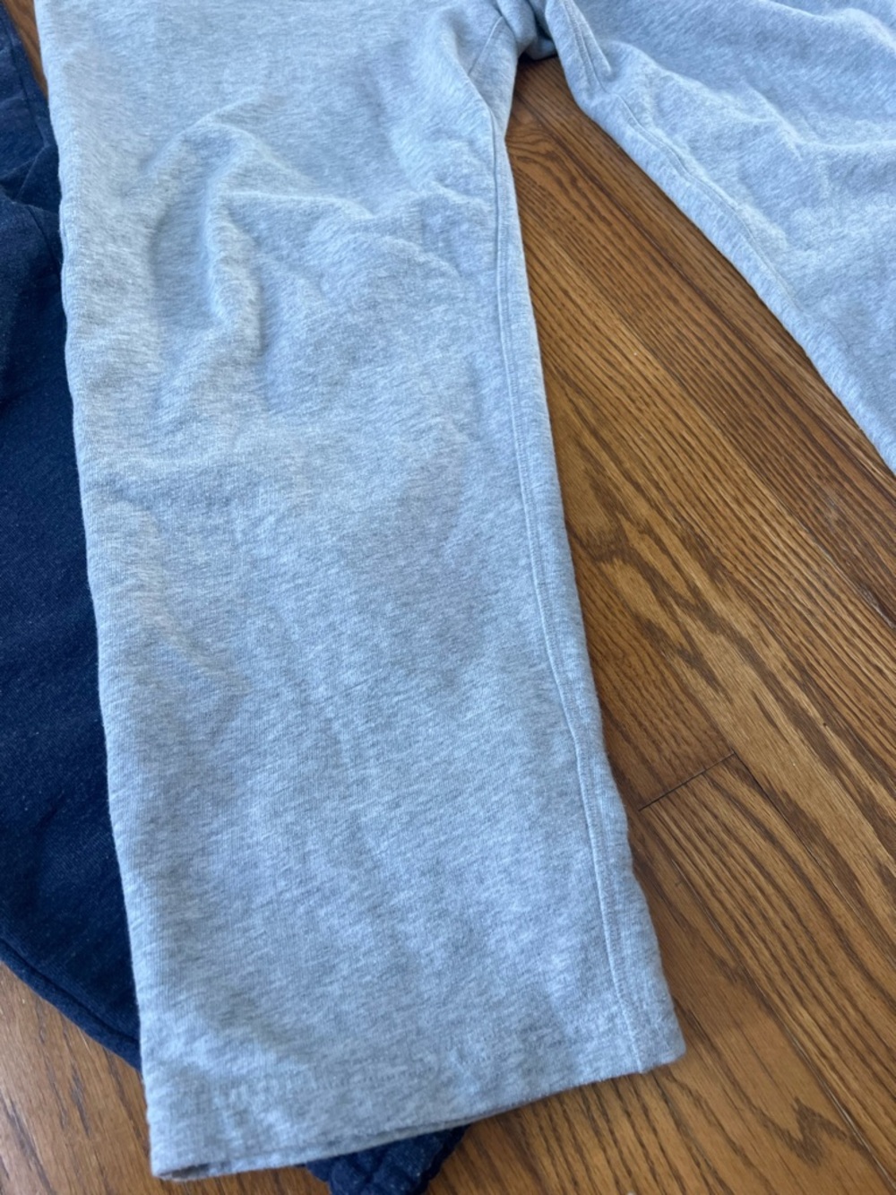 Vineyard Vines Navy and Light Gray Sweatpants Pair - Picture 6 of 8